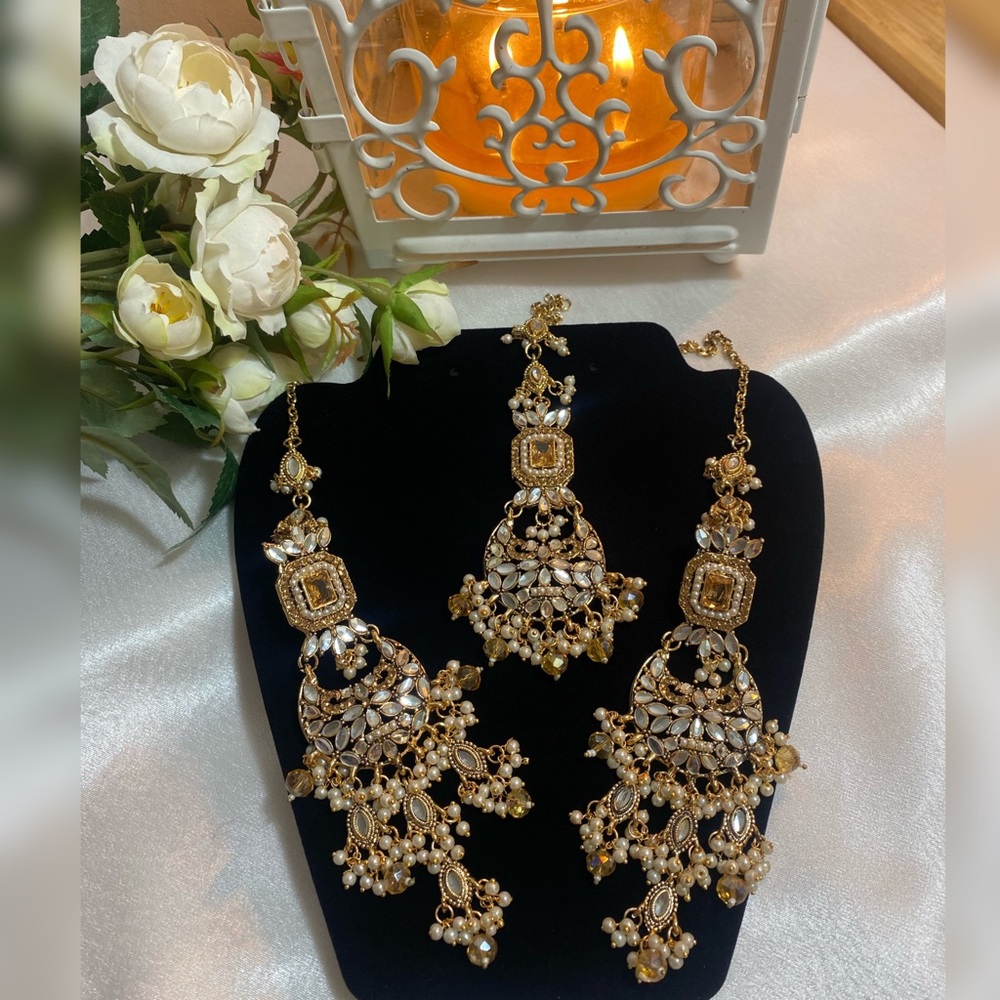 Kundan & Faux Pearl Earrings with Maang Tikka Set - Champagne